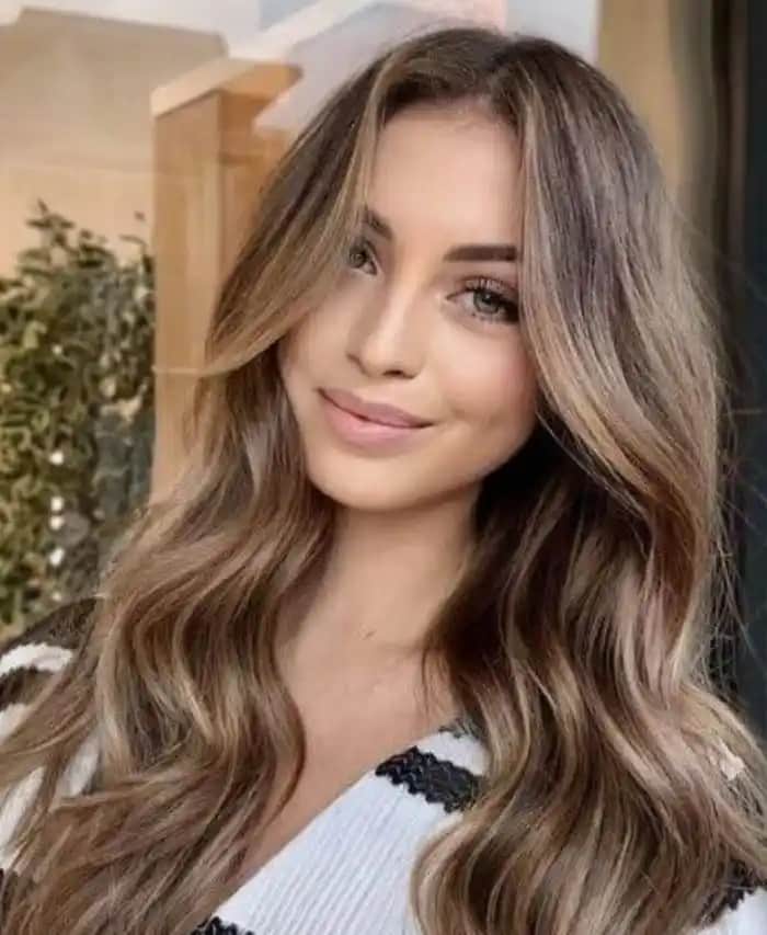 Açık Kumral Rengi: Doğal ve Şık Görünüm İçin Saç Renkleri ve Bakım İpuçları