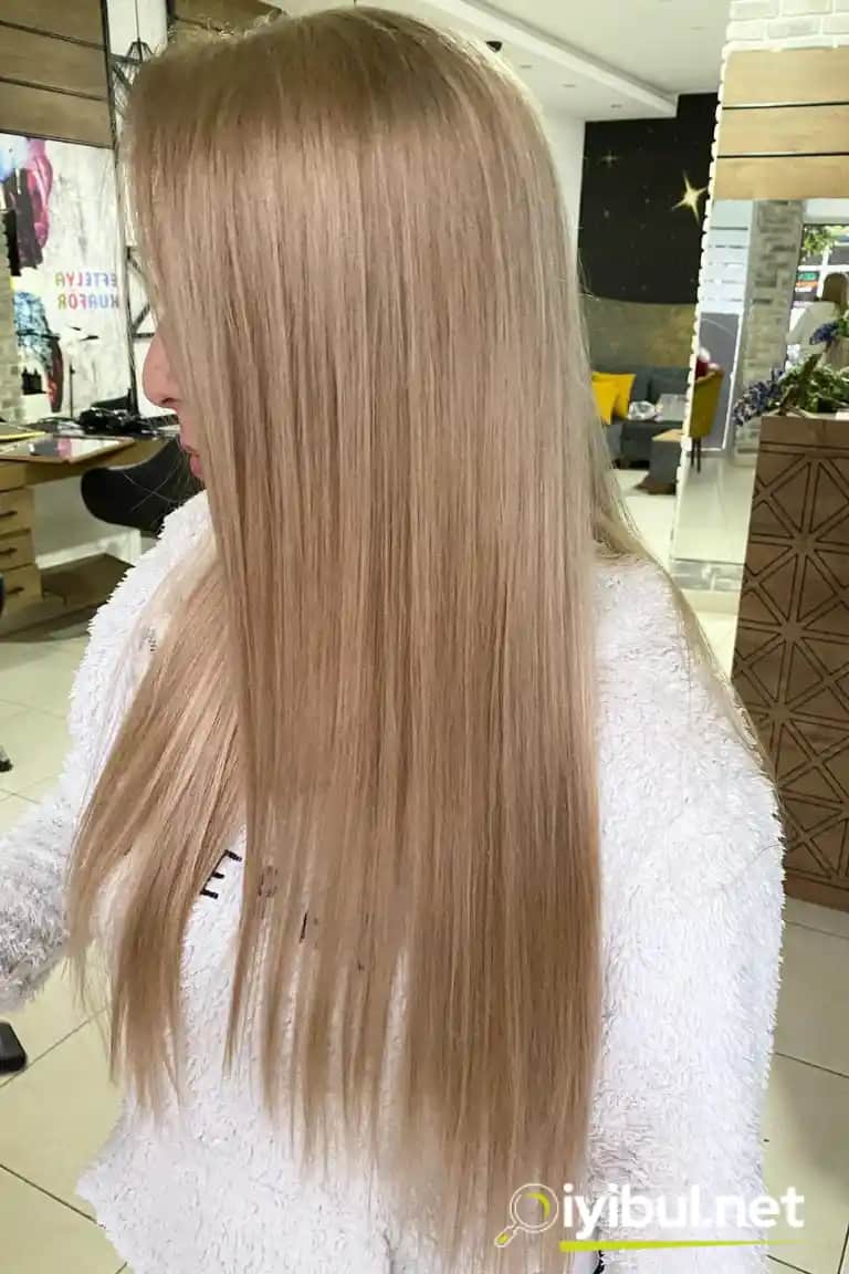 Açık Kumral Saç Rengi: Doğal ve Şık Görünüm İçin Renk Seçenekleri ve Bakım İpuçları