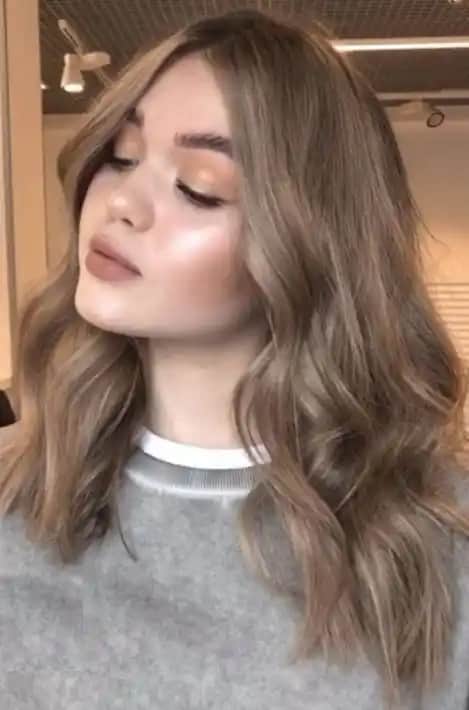 Açık Kumral Saç Renkleri ve Modelleri: Doğallık ve Şıklığın Modern Yüzü