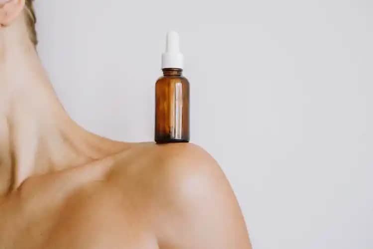 AHA ve BHA Asitleri: Cilt Bakımında Devrim Yaratan Güçler ve Uygulama Yöntemleri