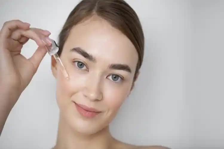 AHA ve BHA Toniklerinin Doğru Kullanımıyla Sağlıklı ve Parlak Cilt Elde Etme Rehberi