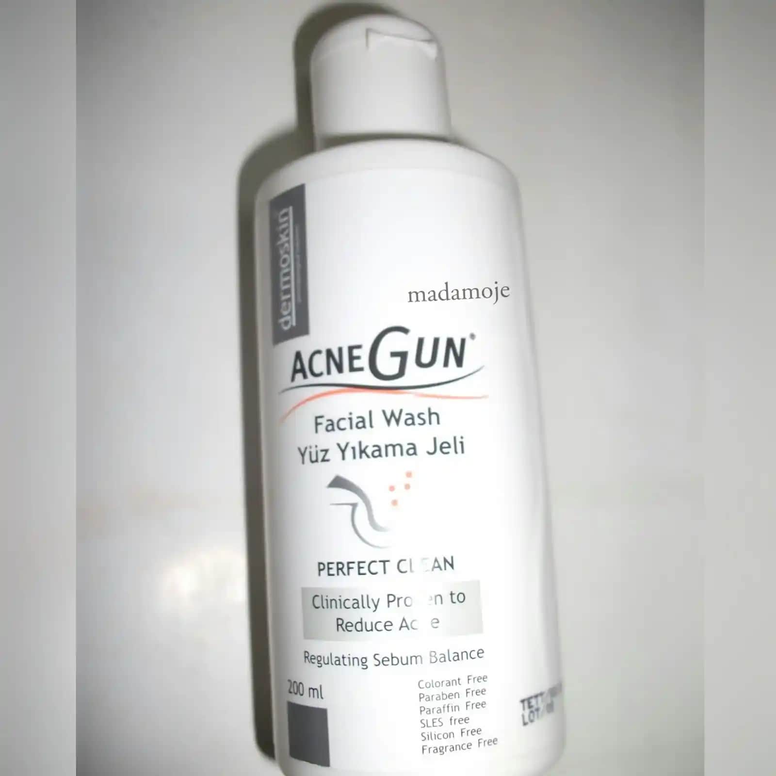 Akne ve Yağlı Ciltler İçin En Etkili Yüz Yıkama Jeli ve Bakım Önerileri