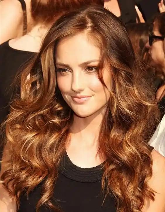 Altın Kahve Saç Rengi: Doğal Güzellik ve Işıltı İçin En İyi Seçenekler