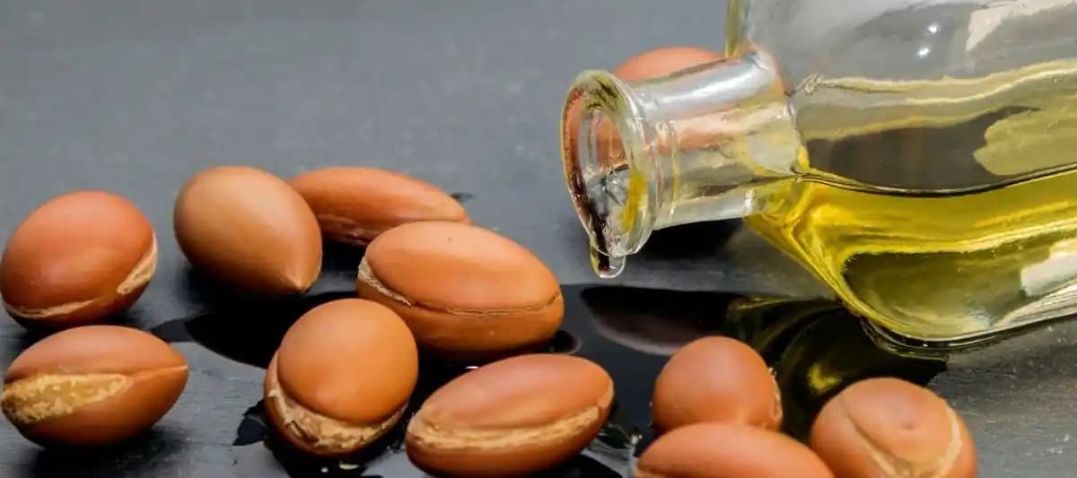 Argan Yağı Kullanımı ve Faydaları: Doğal Güzellik İçin Etkili Yöntemler