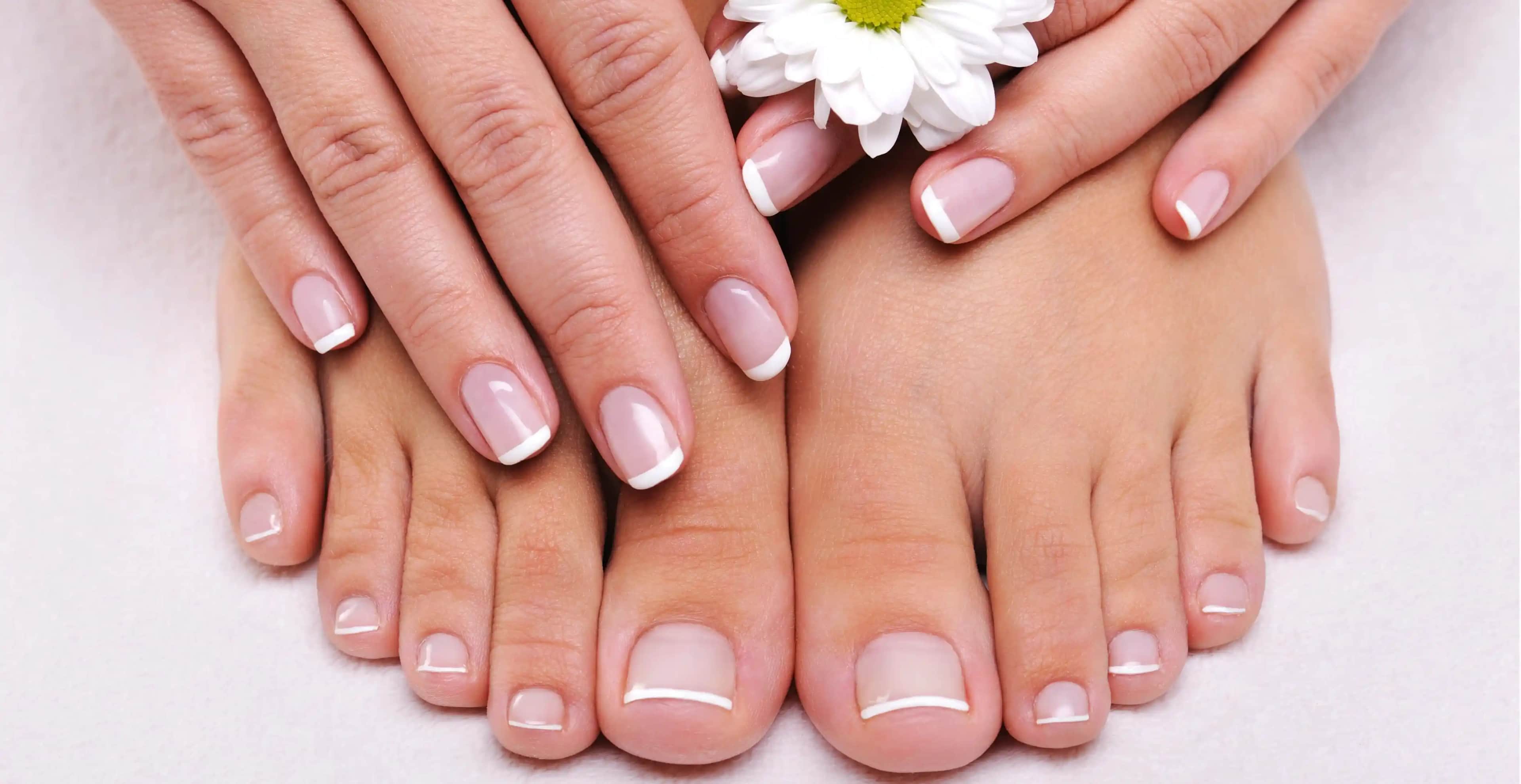 Ayak Protez Tırnak Modelleri: Estetik ve Fonksiyonellik Sunan Çeşitler ve Bakım İpuçları