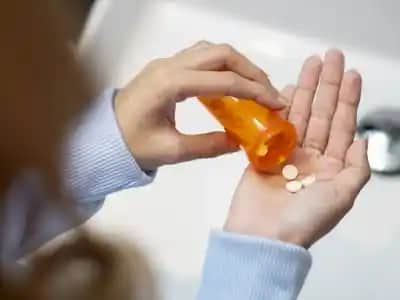 B12 Vitamini Kullanımı ve Kozmetik Faydaları Hakkında Detaylı Rehber