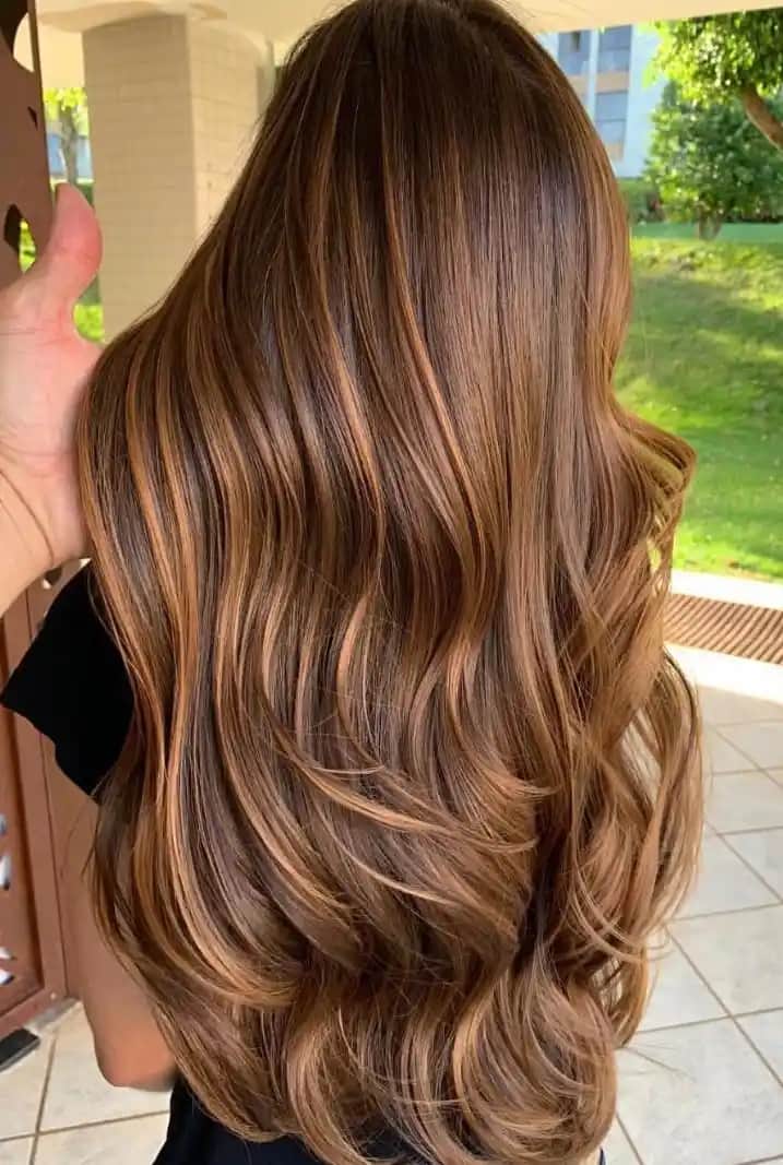 Badem Kahve Saç Rengi Özellikleri ve Uygun Stil İpuçları