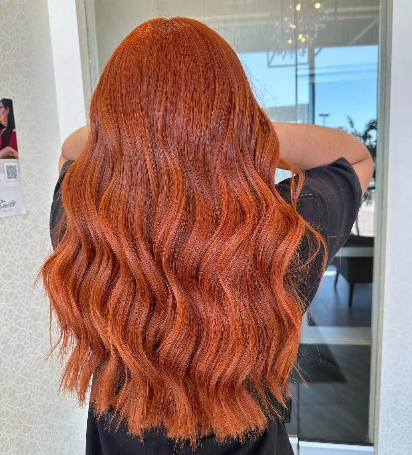 Bakır Rengi: Kozmetik ve Moda Dünyasında Sıcak ve Çekici Tonların Kullanımı ve Uygulamaları