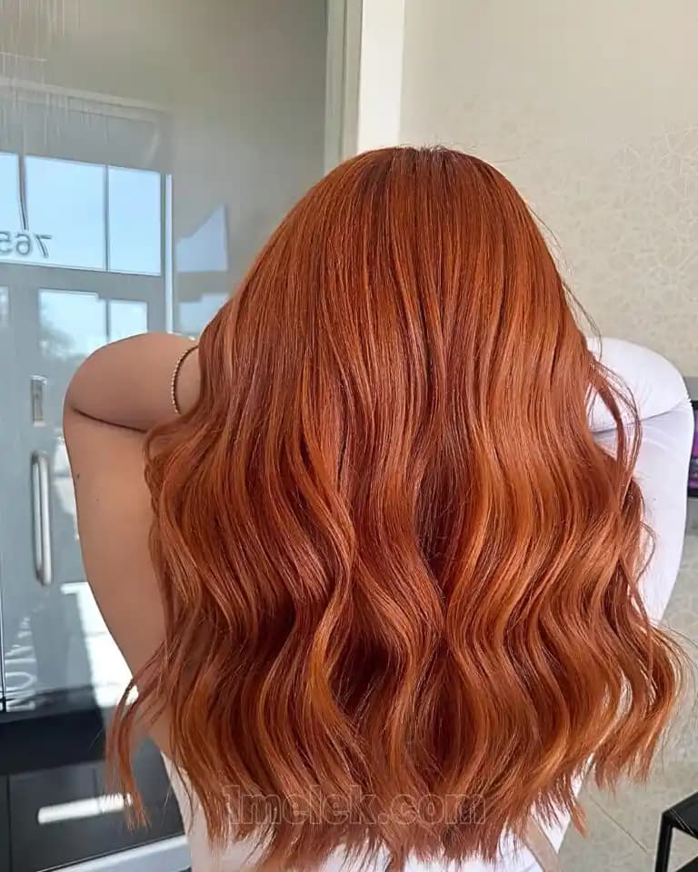 Bakır Renk Saçlar: Modern Trendler ve Bakım İpuçlarıyla Şık Bir Görünüm