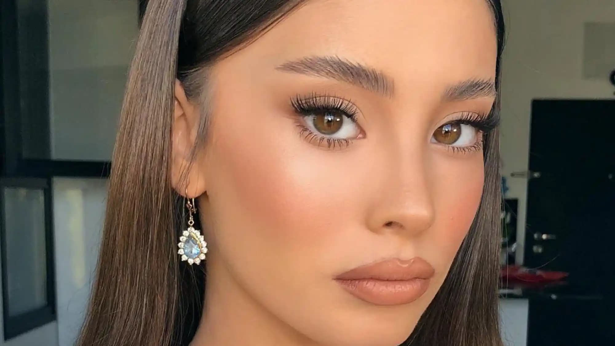 Bambi Gözleri Nedir ve Makyajla Nasıl Elde Edilir