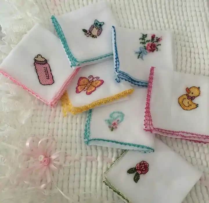 Bebek Mendili Seçimi ve Kullanımı: Kozmetik Dünyasında Güvenle Kullanılan Temizlik Ürünü