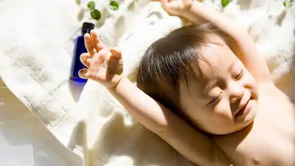 Bebeklerde Bebek Yağı Kullanımı: Doğru Seçim ve Uygulama İpuçları