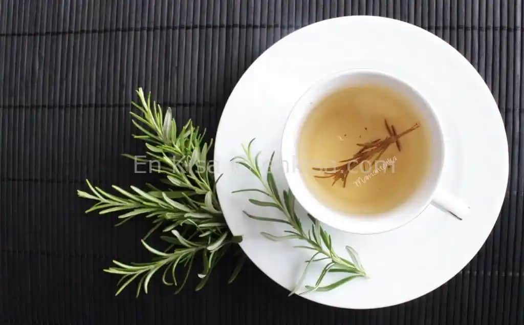 Biberiye Suyu: Kozmetik ve Sağlıkta Doğal Güç ve Faydaları