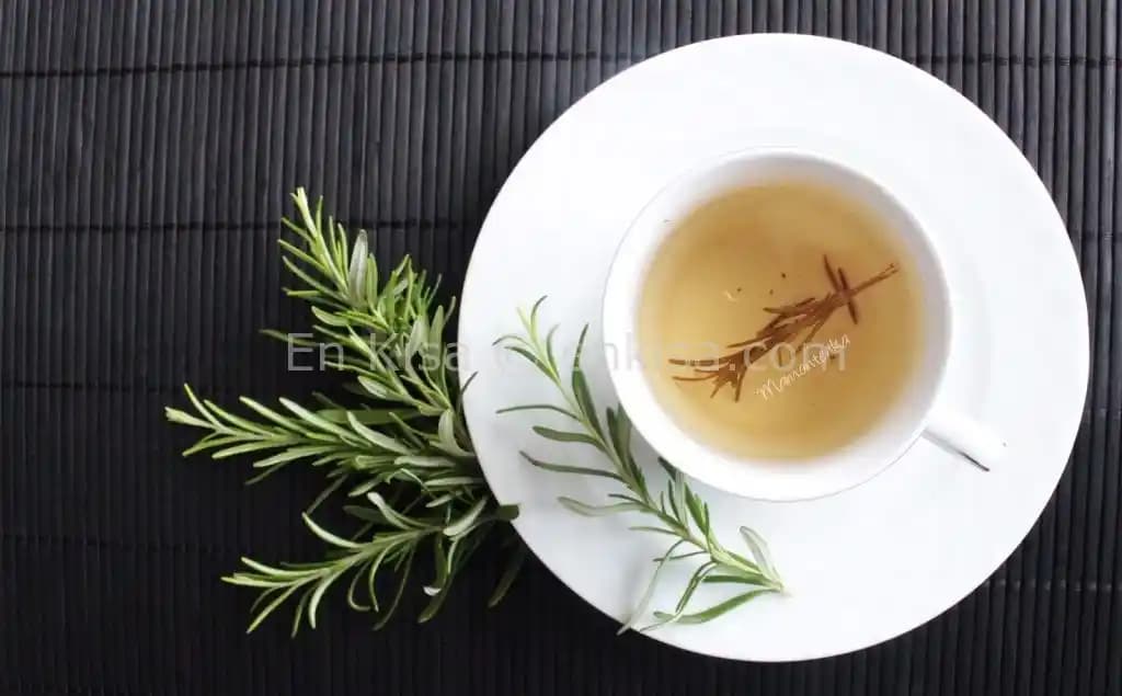 Biberiye Suyu: Kozmetik ve Sağlıkta Doğal Güç ve Faydaları