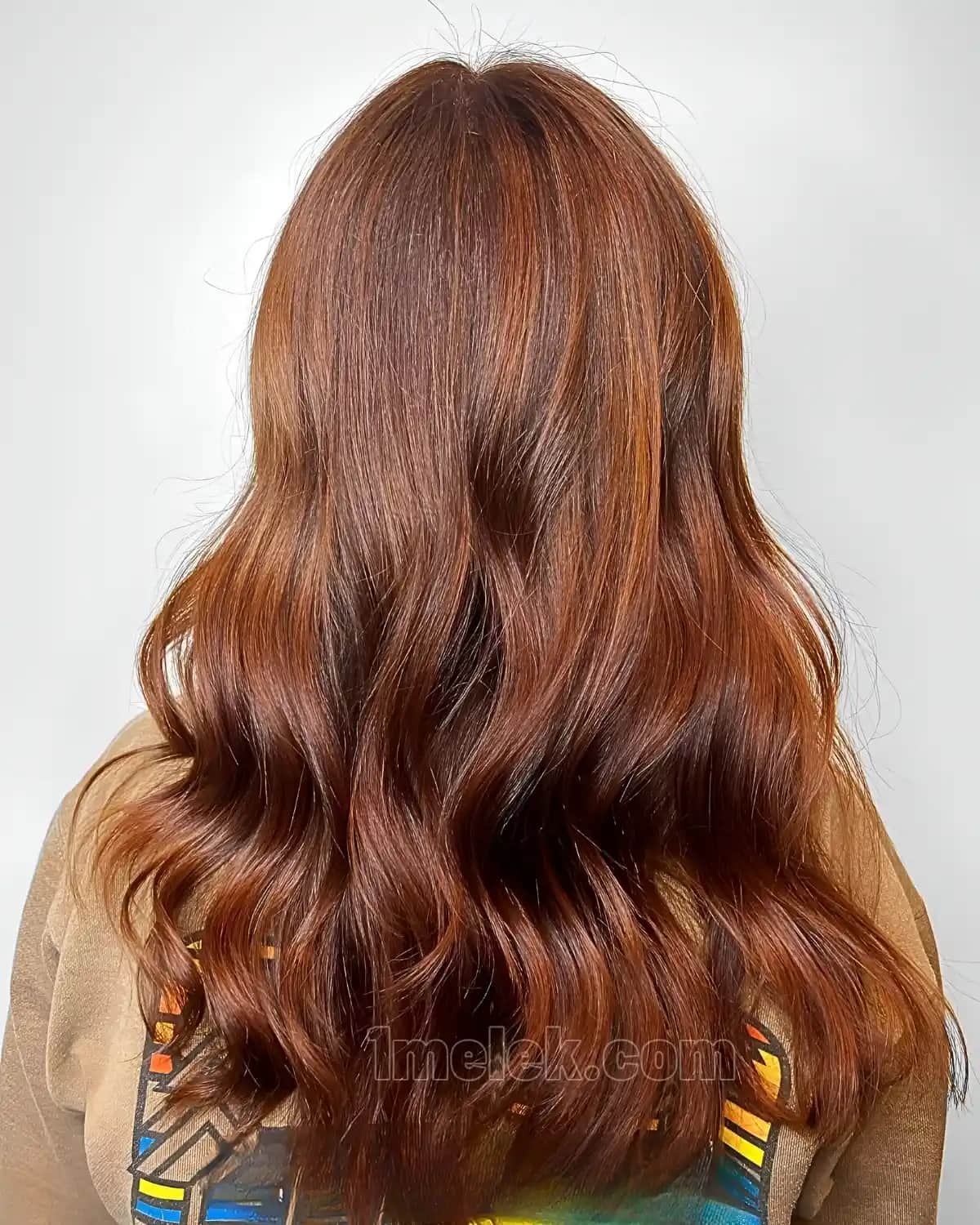 Koyu Bakır Saç Renginin Özellikleri ve Trendleri Hakkında Kapsamlı Bilgi