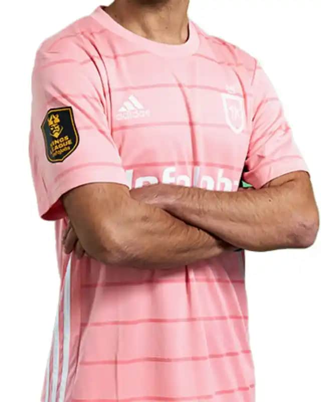 Kozmetik Trendleri ve Yenilikler: Doğal, Kişisel ve Teknolojiyi Kullanan Güzellik Çözümleri