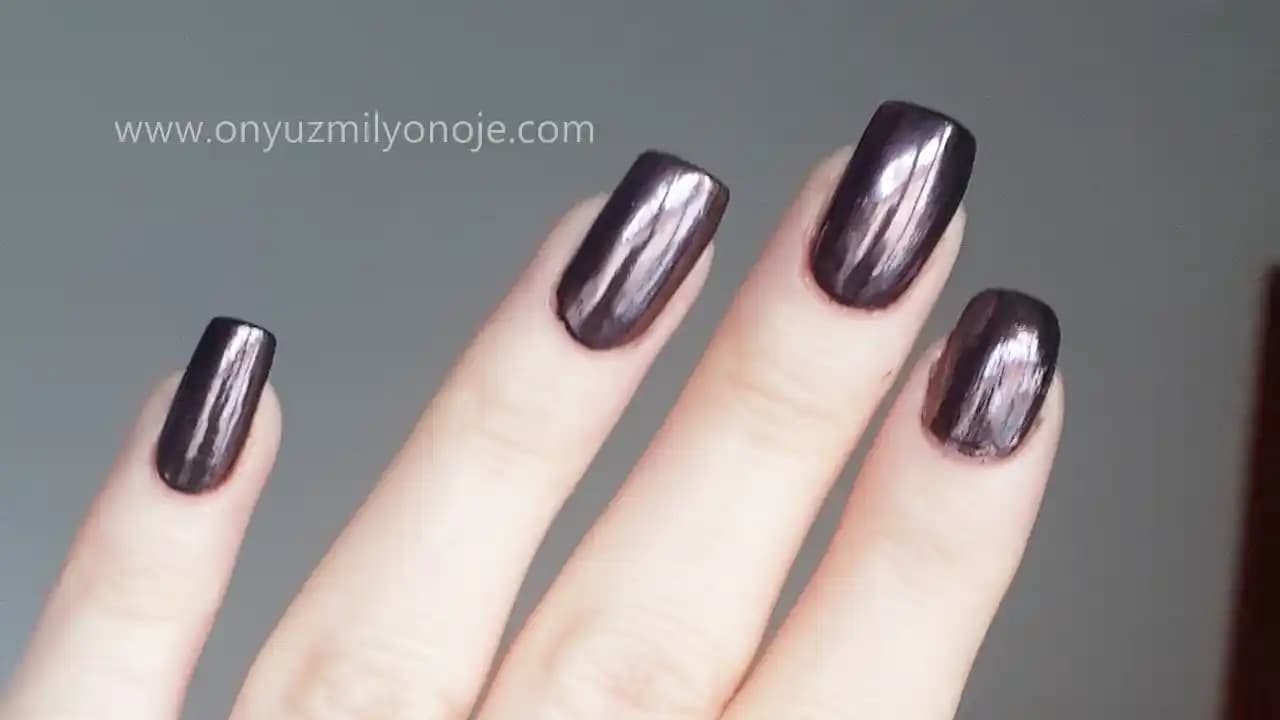 Aynalı Oje Nedir ve Güncel Trendler Işığında Kullanım Önerileri