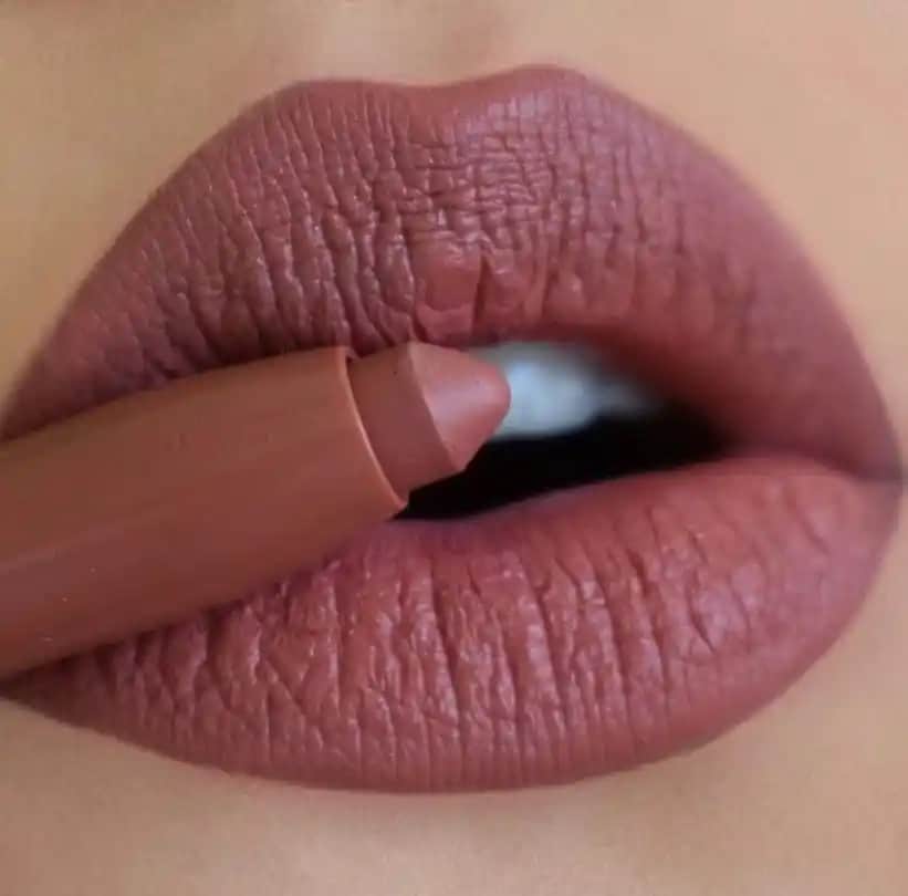 Dudak Renginde Mat Ruj Kullanımı ve Doğru Renk Seçimi Rehberi