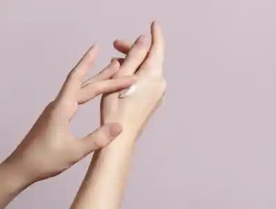 Ellerinizdeki Çatlaklara Karşı Etkili Bakım Yöntemleri ve Doğal Çözümler