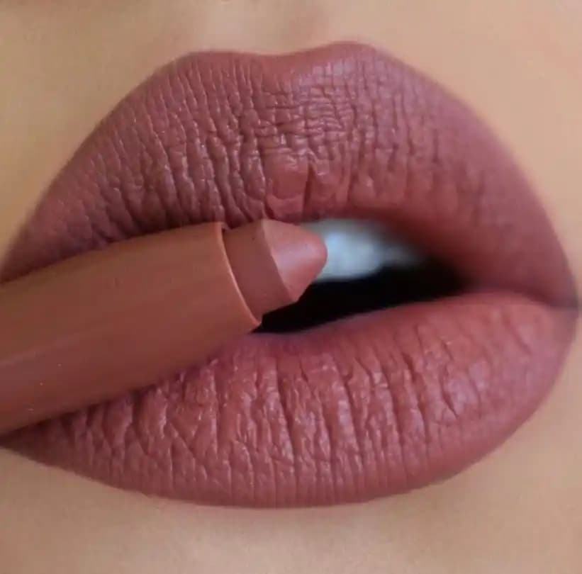 En Güzel Dudak Kalemi Renkleri ve Uygun Seçim Rehberi