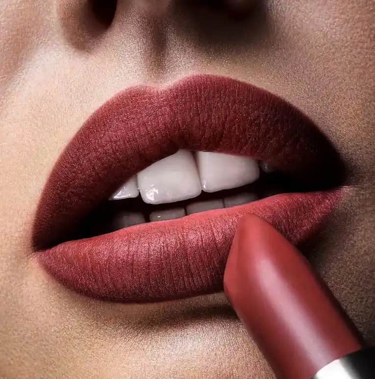 En İyi Mat Ruj Seçenekleri ve Kalıcılık Sağlayan Ürünler Hakkında Kapsamlı Rehber