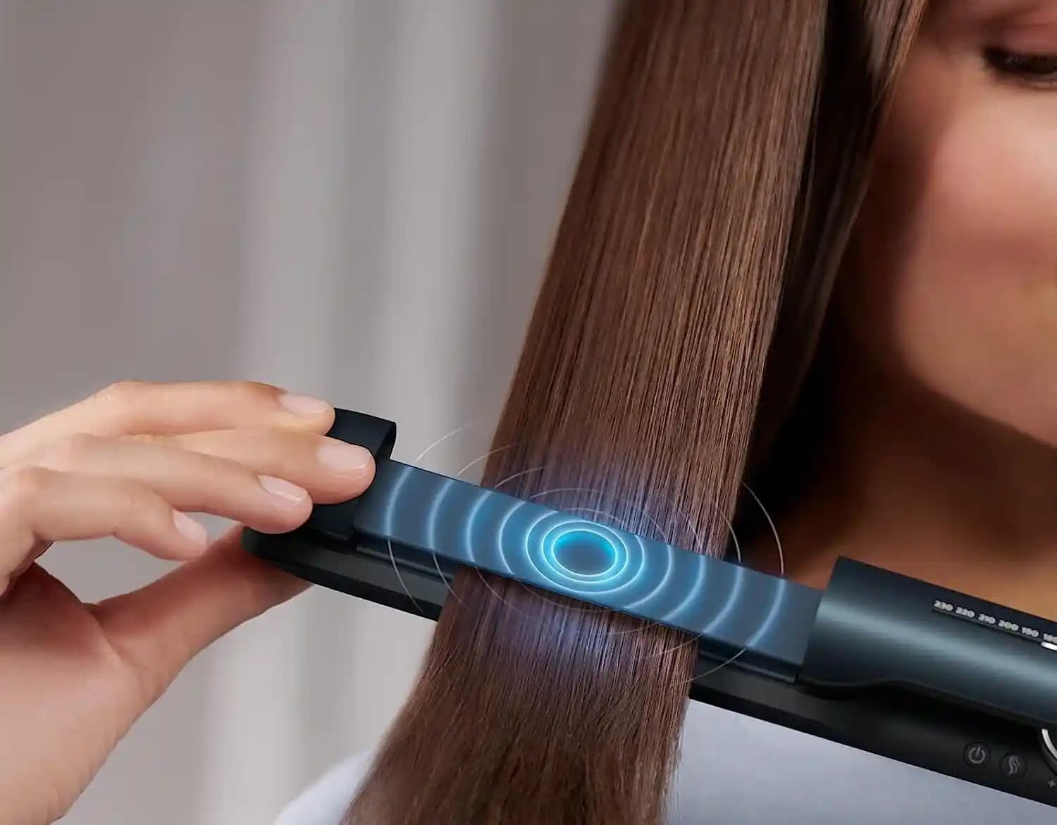 En iyi saç düzleştirici seçimi için teknik özellikler ve markalar hakkında detaylı rehber