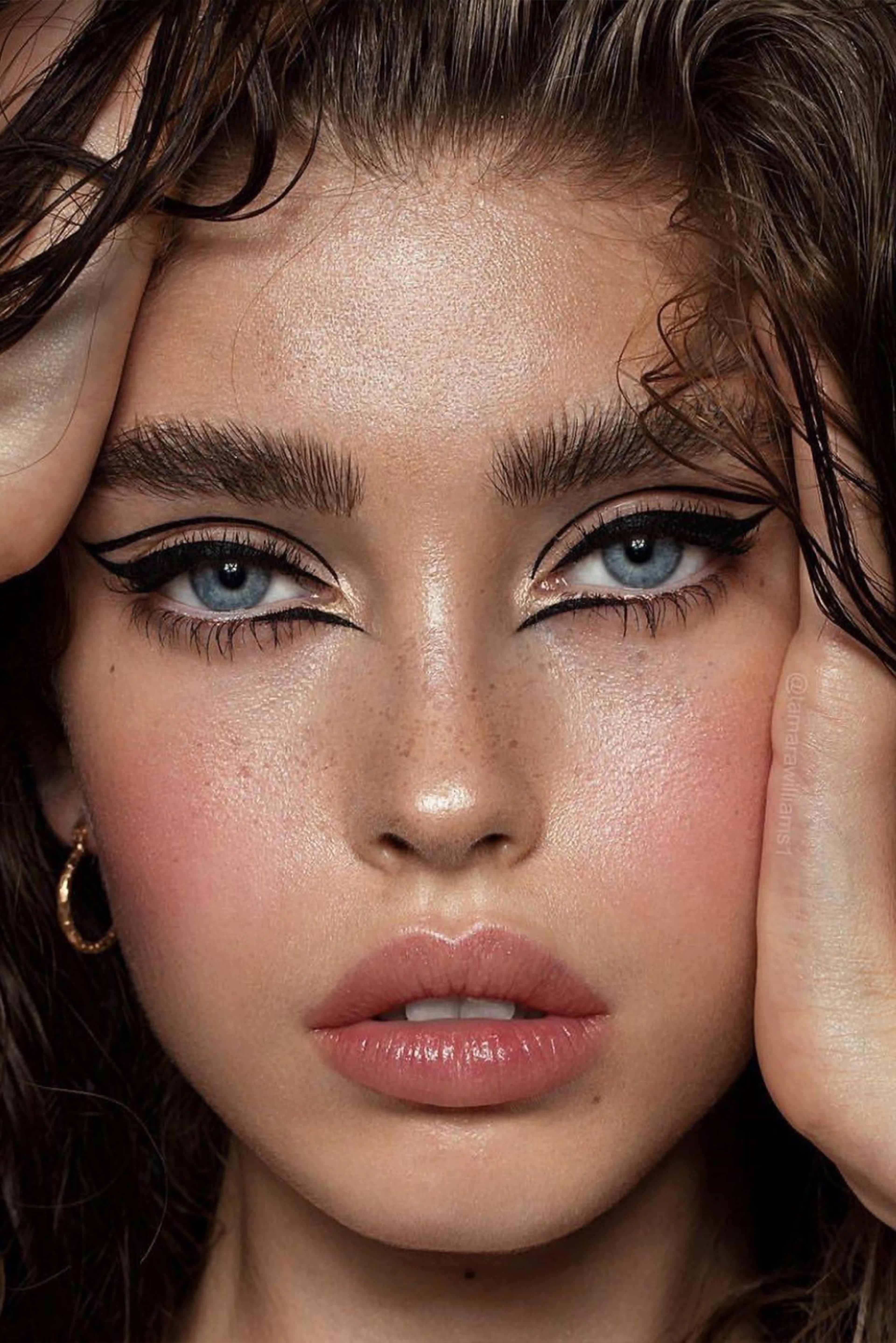 Erkek Göz Makyajı Rehberi: Doğal ve Şık Görünüm İçin Temel İpuçları ve Malzemeler