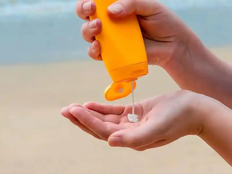 Evde Güneş Kremi Sürmek: Cilt Sağlığını Korumanın En Güvenli ve Doğal Yolu