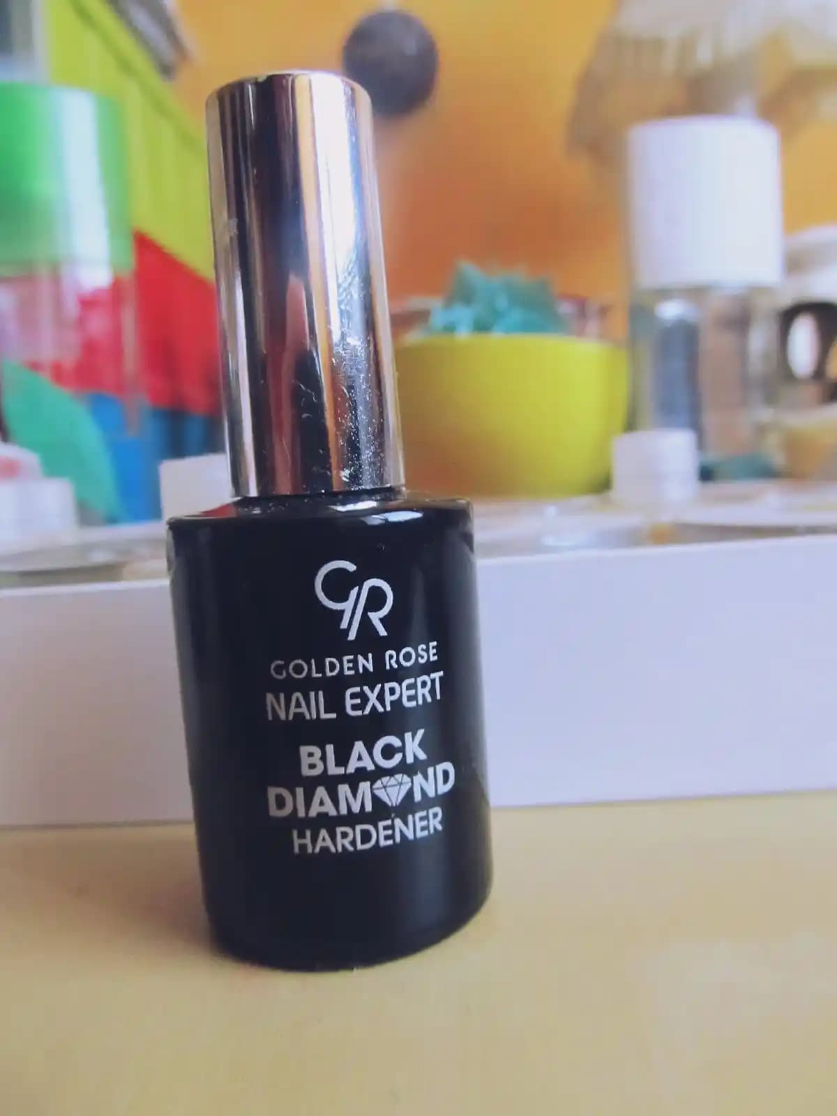 Golden Rose Black Diamond Serisi: Yüksek Kaliteli ve Parlak Kozmetik Ürünleri