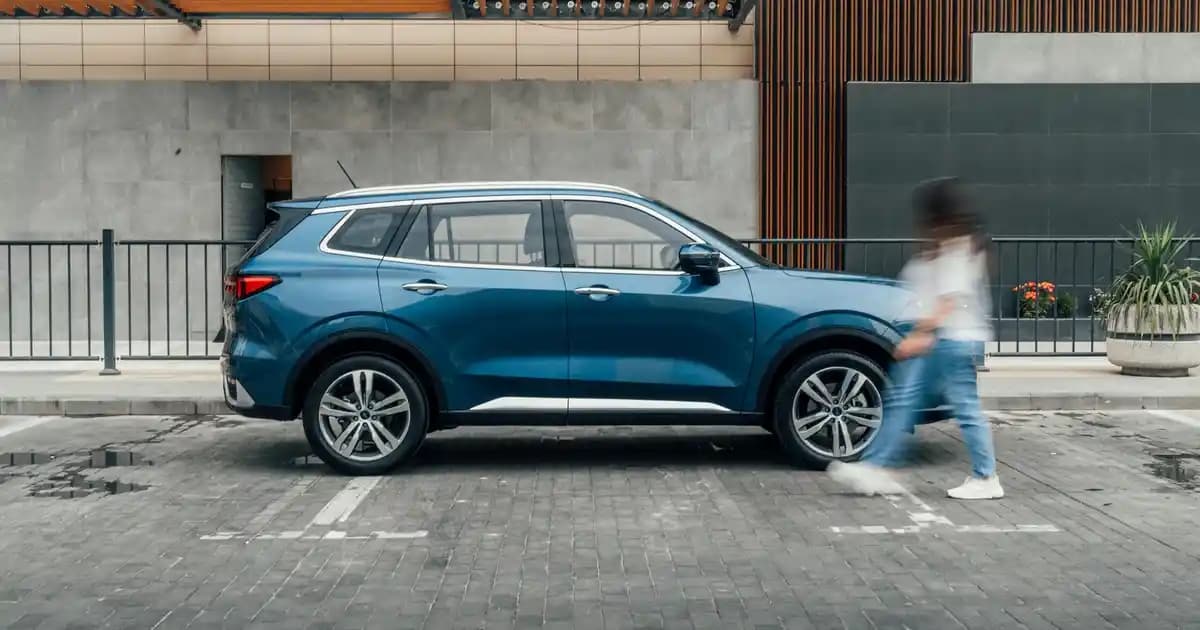 Golden Rose Mega Shine 120 Ruj: Parlaklık ve Canlılık Sunan Makyaj Ürünü