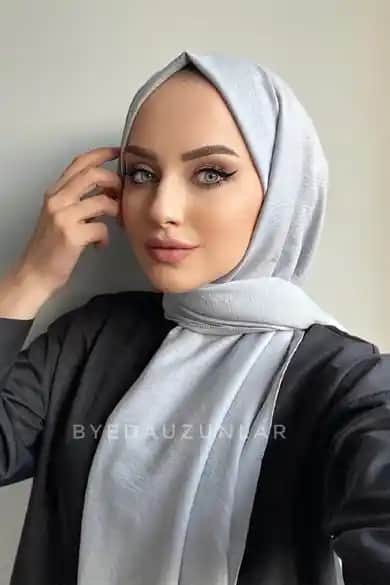 Gümüş Gri Renk Tonunun Kozmetik ve Kişisel Bakımdaki Estetik ve Psikolojik Önemi