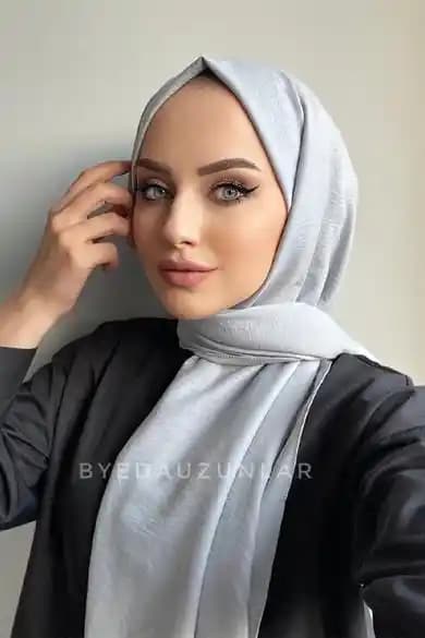 Gümüş Gri Renk Tonunun Kozmetik ve Kişisel Bakımdaki Estetik ve Psikolojik Önemi