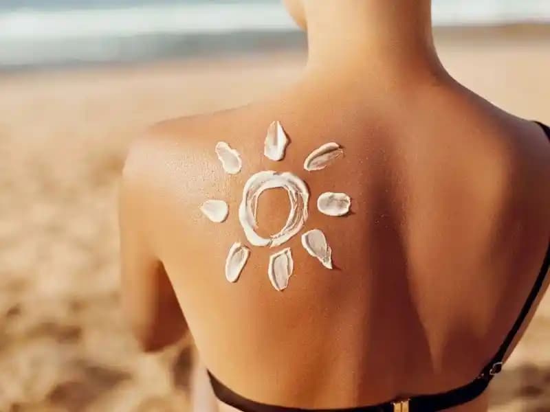 Güneş Kremi Kullanımı ve Seçimi: Sağlıklı ve Genç Cilt İçin En İyi Yöntemler