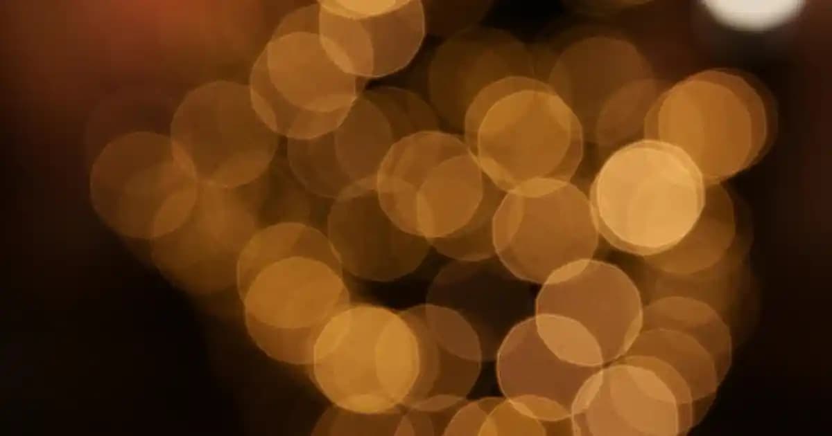 İnce Bukle Saç Modelleriyle Zarif ve Doğal Görünüm Yaratmanın Yolları