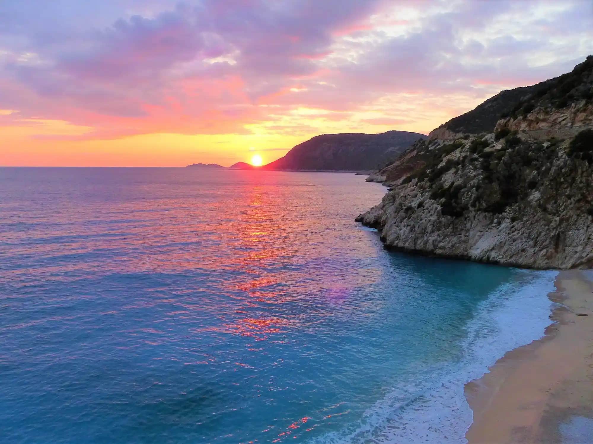 Kaş'ta En Güzel Plajlar ve Koylar: Doğal Güzellikler ve Tatil İpuçları
