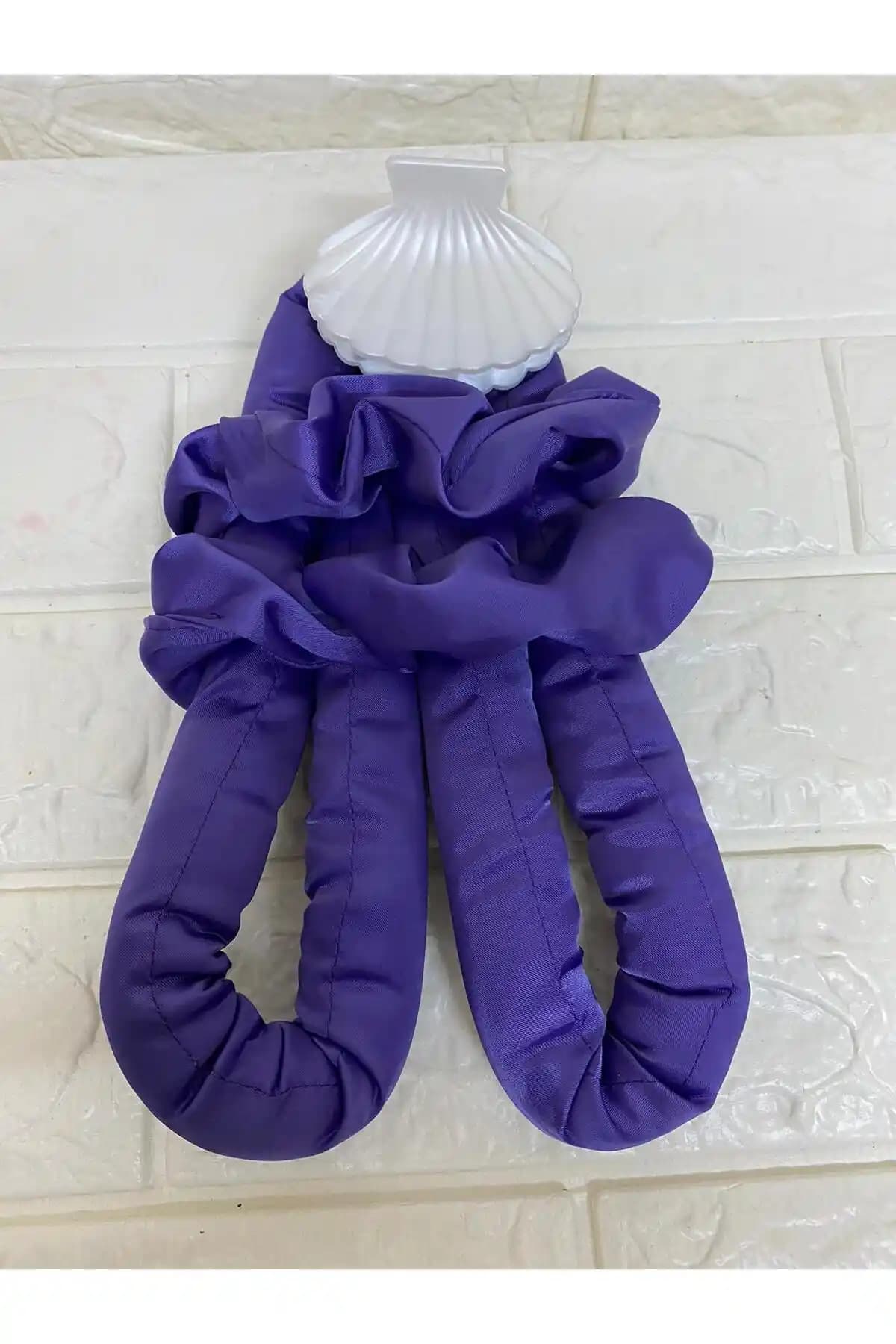 Isısız Saç Şekillendirme Seti: Mor Saten Saç Sosisi ve Bigudiyle Doğal Bukle