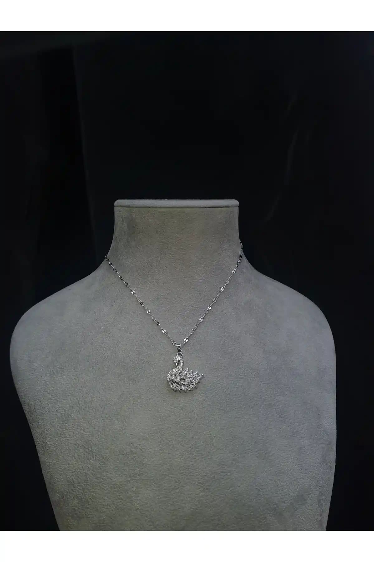 Lilith Aksesuarı Beyaz Zirkon Taşlı Kuğu Kolyesi: Paslanmaz Çelik ve Hediye Kutusu