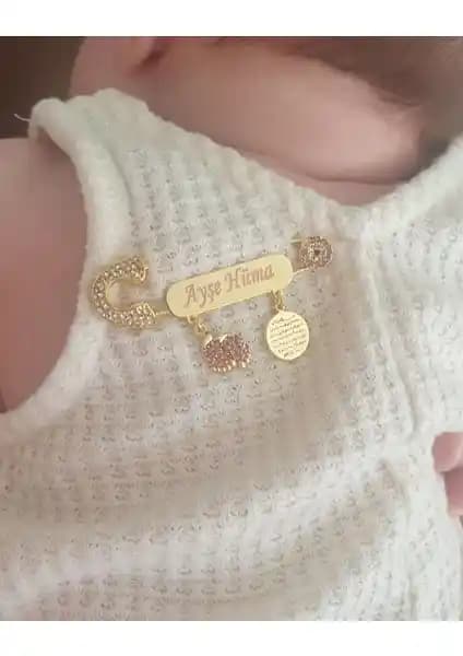 Sahi Aksesuar Pembe Kristal Taşlı Dualı Bebek Yaka İğnesi Nazar Boncuğu Ayetel-Kürsi 5 cm