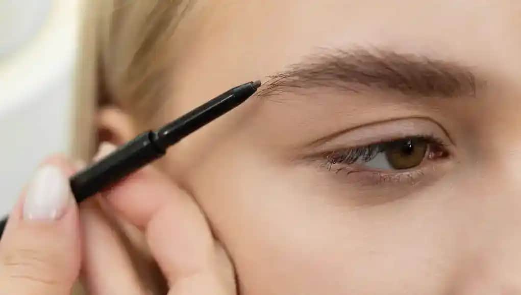 2025 Yılında En İyi Kaş Kalemi Seçenekleri ve Güncel Trendler