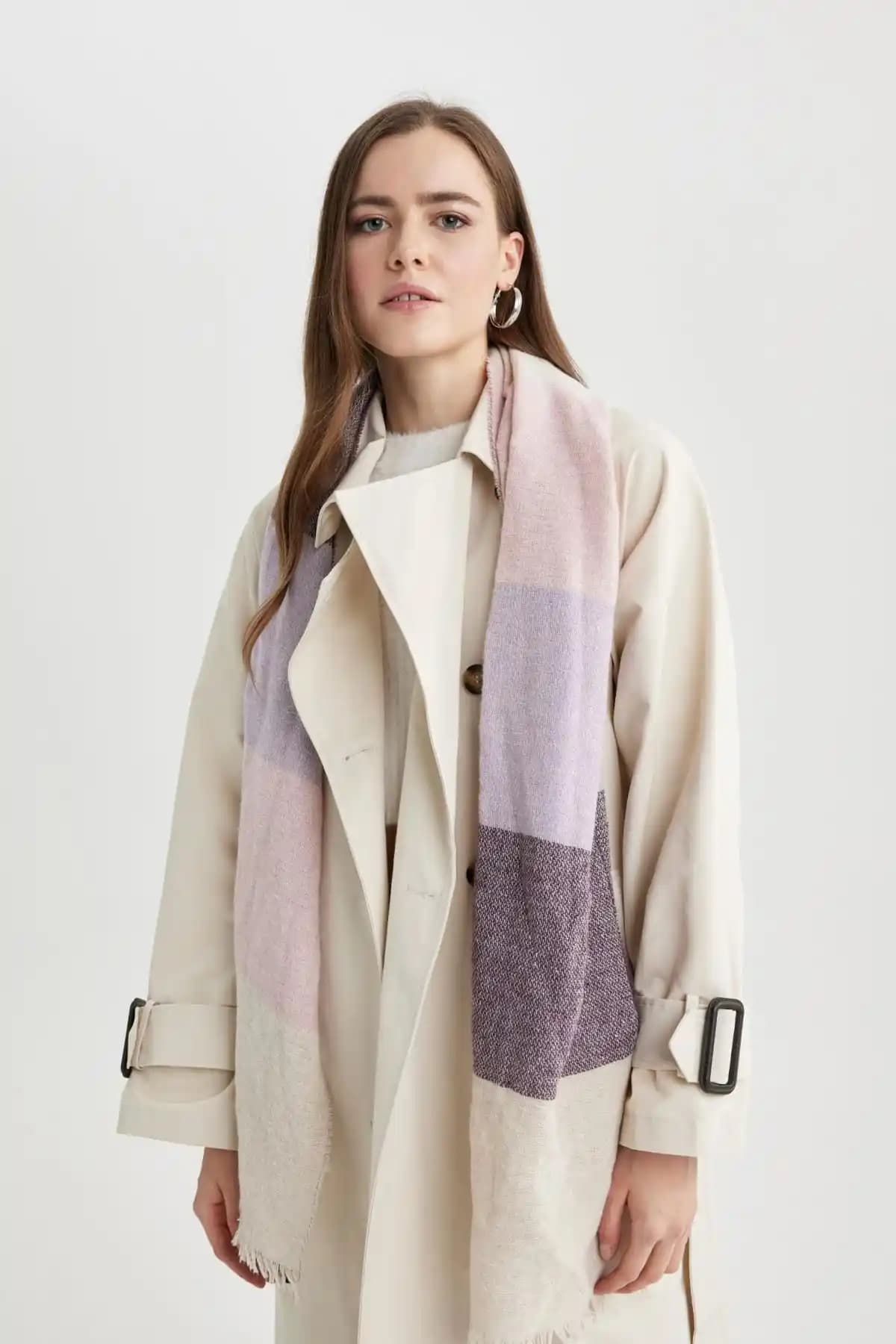 Atkı Modası ve Kozmetik Uyumu: Kış Stiliniz İçin En İyi Seçenekler