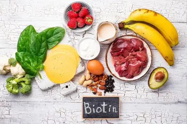 Biotin İçeriği ve Güzellik Sırları: Saç, Cilt ve Tırnak Sağlığı İçin Güçlü Bir Vitamin