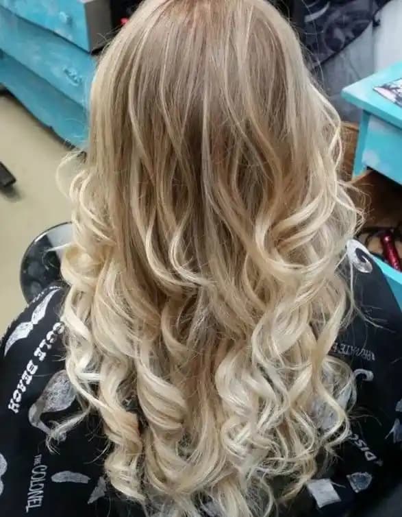 Blond Sarı Saç Trendleri ve Bakım İpuçları 2025 Yılı için Güncel Rehber