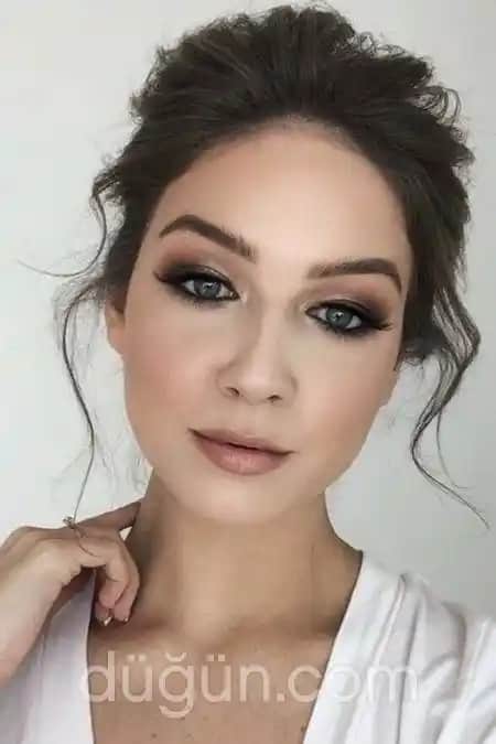 Buğulu Göz Makyajı Teknikleri ve İpuçlarıyla Derin Bakışlar Yaratın