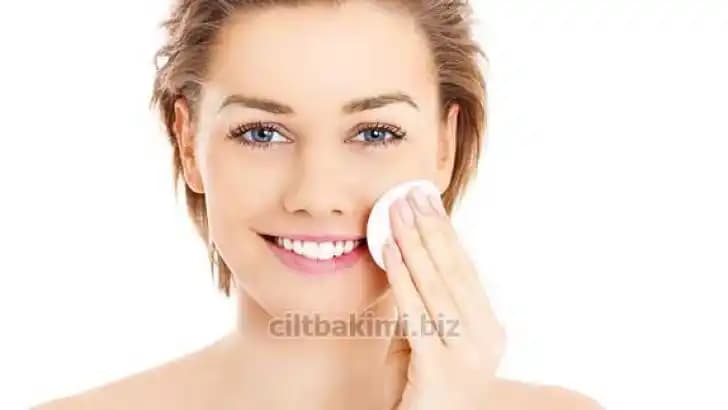 Cilt Temizleme Rehberi: Sağlıklı ve Parlak Bir Cilt İçin Doğru Yöntemler ve İpuçları