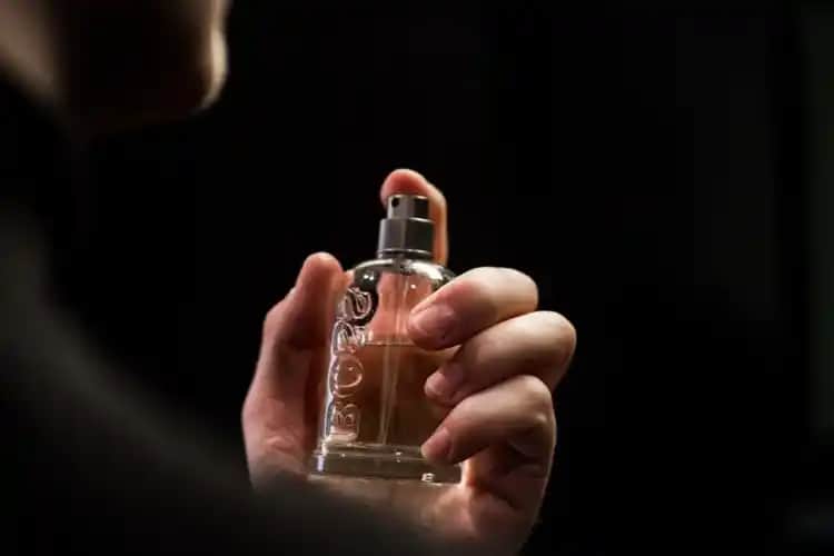 Deodorant ve Parfüm Arasındaki Farklar ve Doğru Seçim Yapma Yöntemleri