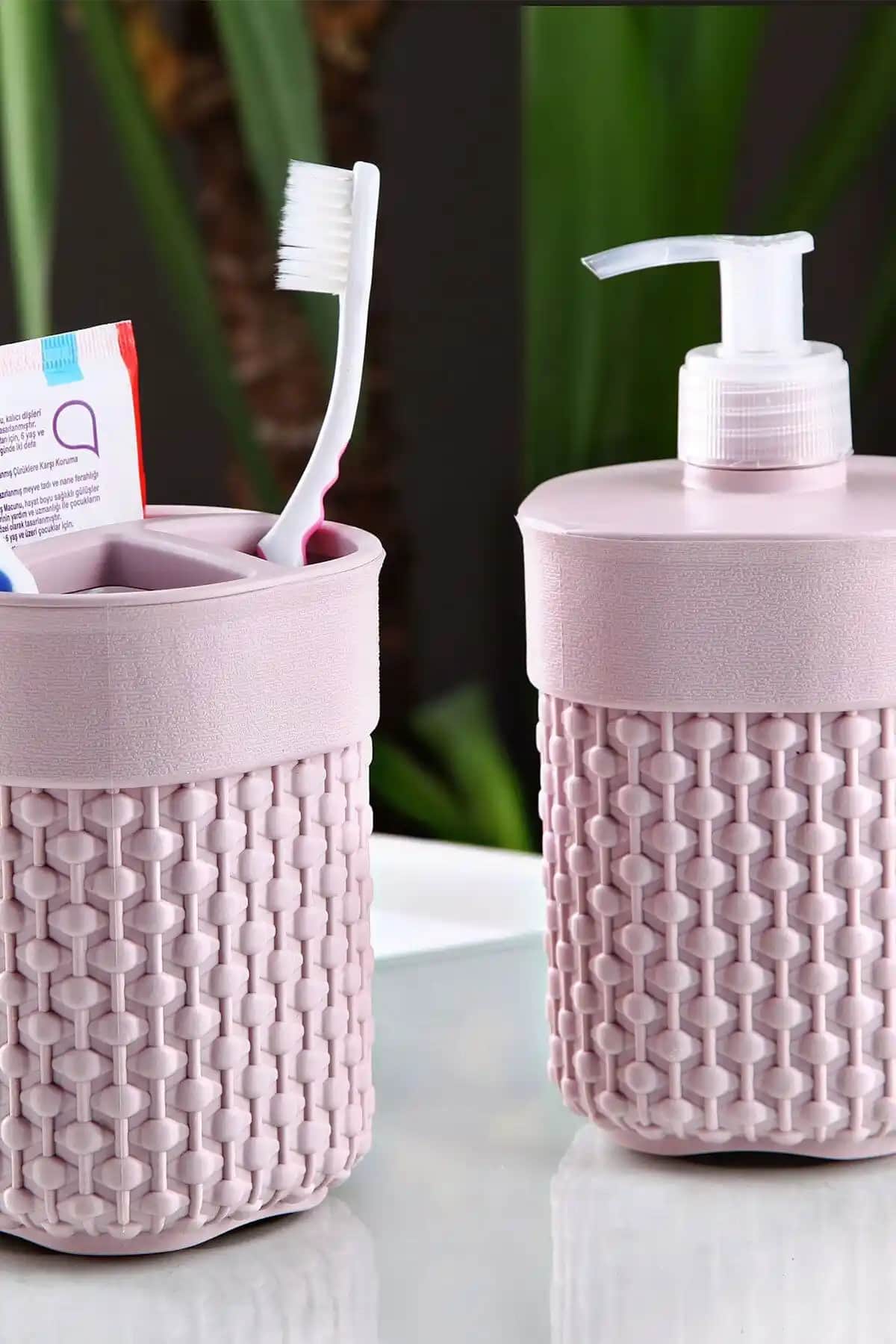 Diş Fırçalık Setleri ile Banyonuzda Şıklık ve Fonksiyonelliği Birleştirin