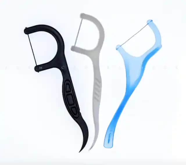 Diş İpi Kullanımı ve Kozmetik Faydaları: Sağlıklı ve Parlak Gülüş İçin Rehber