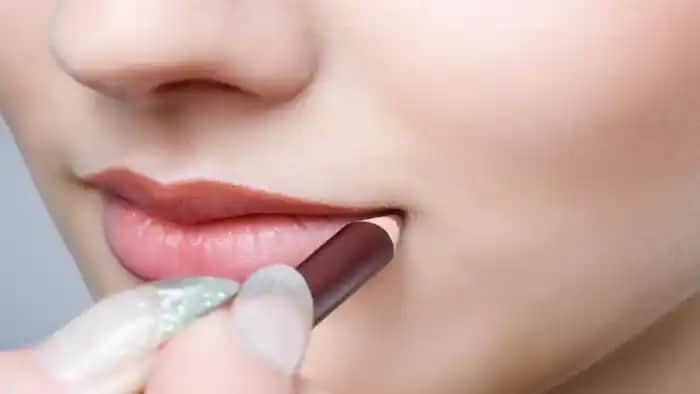 Dudak Kalemi Kullanımı ve Makyajda Sağladığı Avantajlar Hakkında Detaylı Rehber