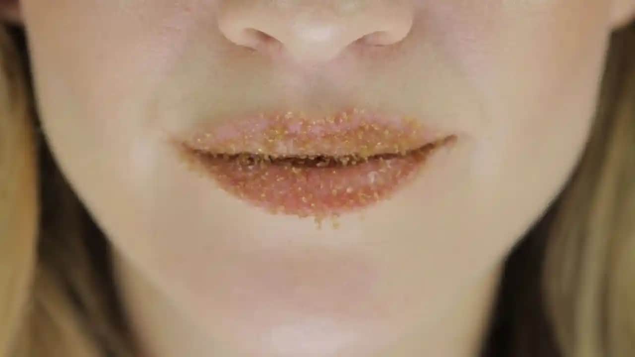 Dudak Peelingi ve Bakım Yöntemleriyle Daha Sağlıklı ve Canlı Dudaklar