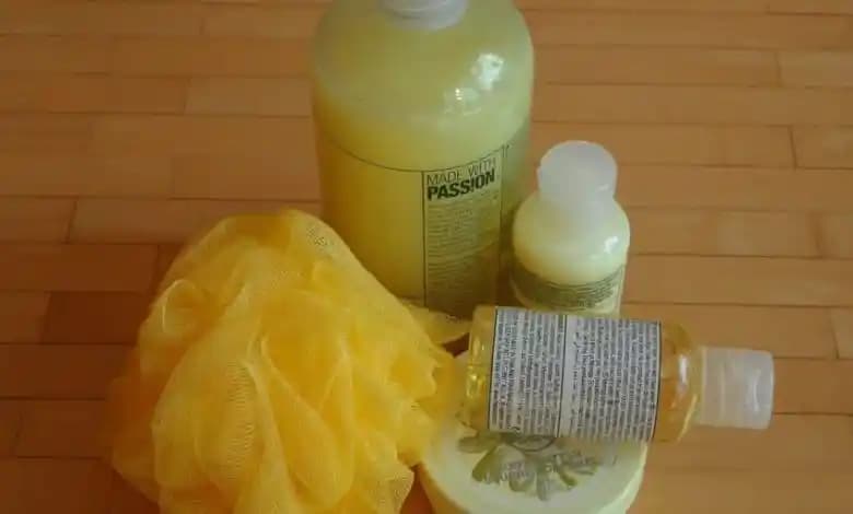 Duş Jeli Saça Sürülür mü? Kozmetik Dünyasında Doğru Bilinen Yanlışlar ve Tavsiyeler